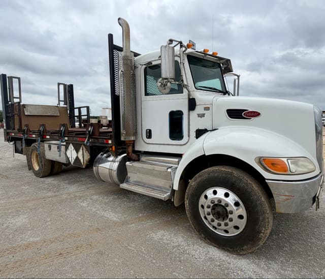 Image of Peterbilt 337 equipment image 2