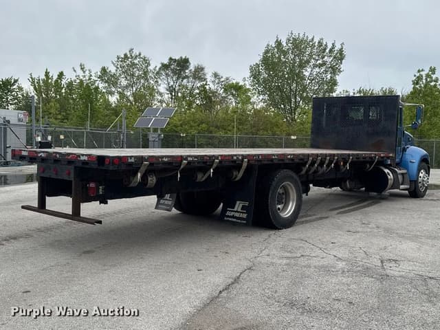 Image of Peterbilt 337 equipment image 4