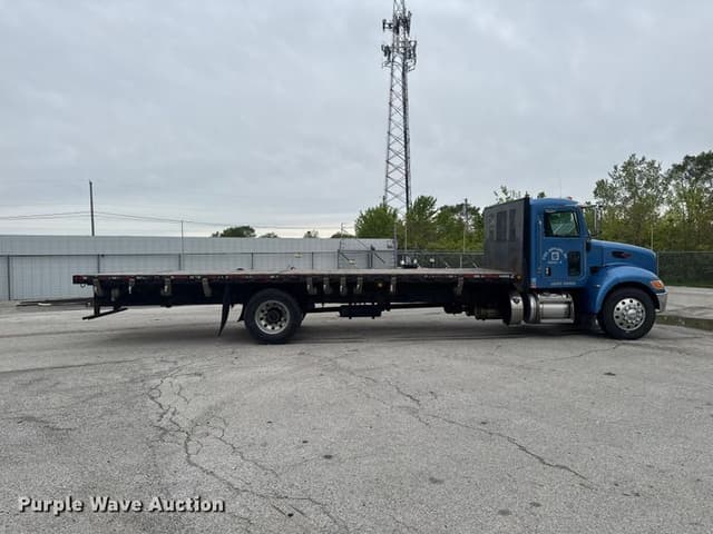 Image of Peterbilt 337 equipment image 3