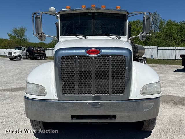 Image of Peterbilt 337 equipment image 1
