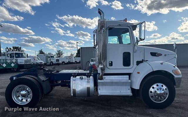 Image of Peterbilt 337 equipment image 3