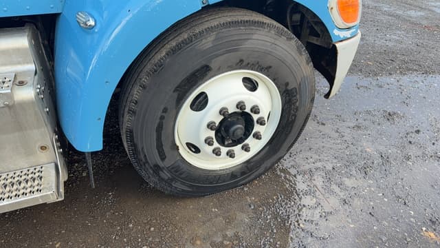 Image of Peterbilt 337 equipment image 3