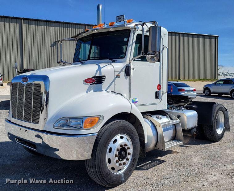Main image Peterbilt 337