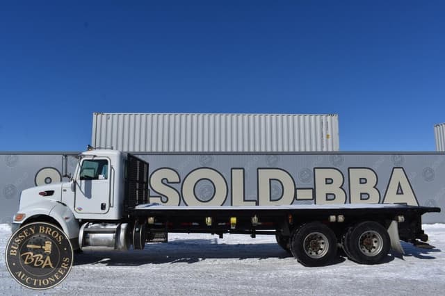 Image of Peterbilt 348 equipment image 1