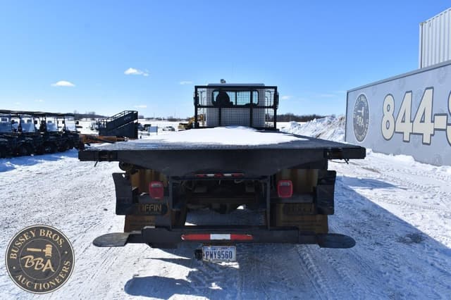 Image of Peterbilt 348 equipment image 3