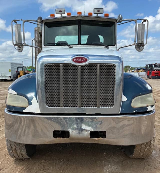 Image of Peterbilt 348 equipment image 1