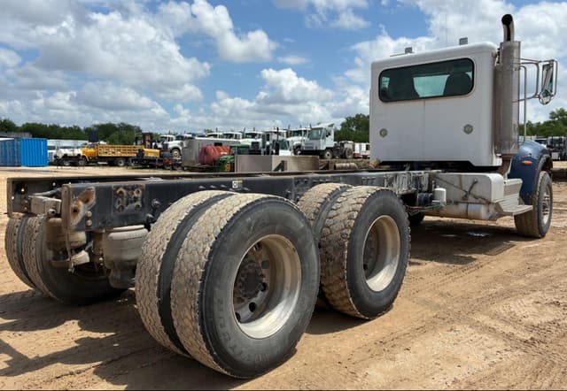 Image of Peterbilt 348 equipment image 3