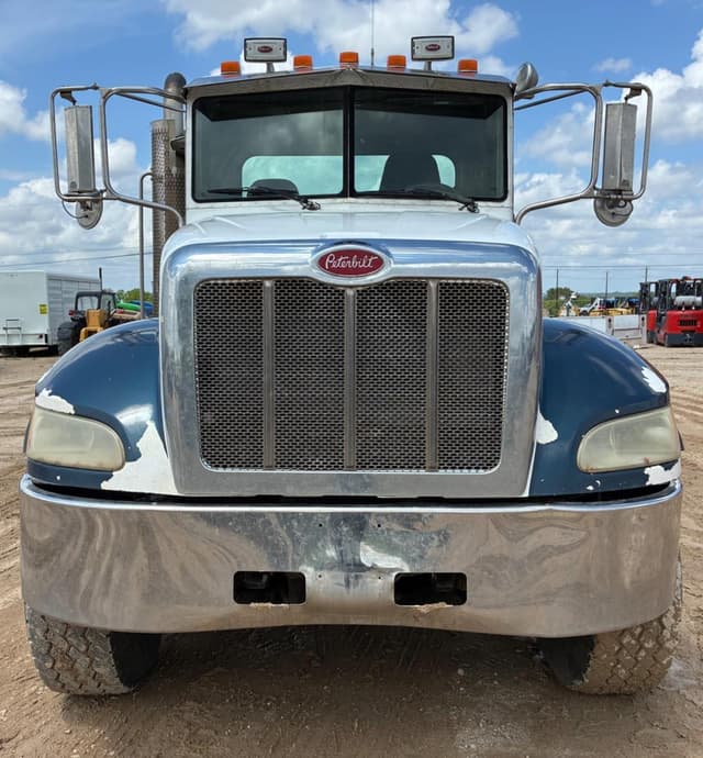 Image of Peterbilt 348 equipment image 1