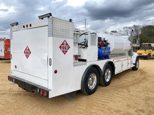 Image of Peterbilt 348 equipment image 2