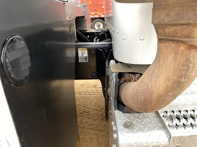 Image of Peterbilt 348 equipment image 4