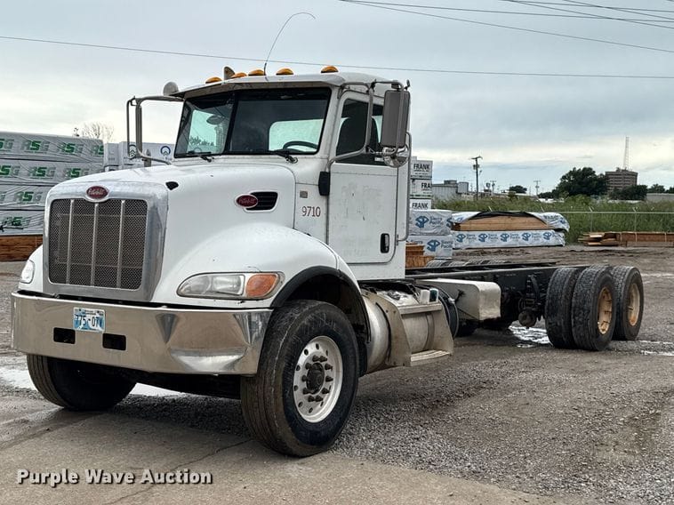 Peterbilt 348 Equipment Image0