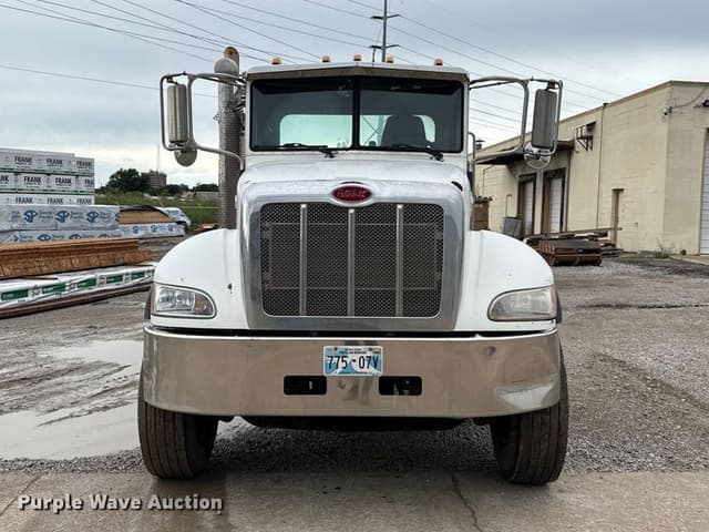 Image of Peterbilt 348 equipment image 1