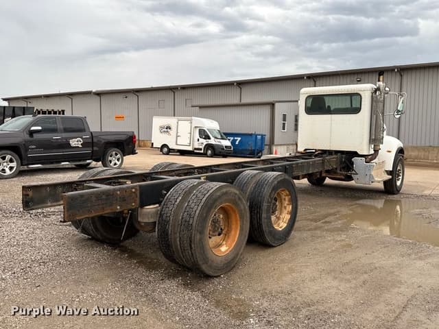 Image of Peterbilt 348 equipment image 4