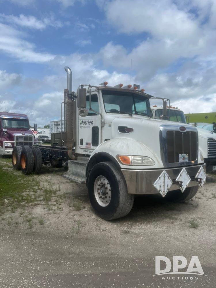 Main image Peterbilt 348