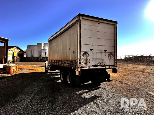 Image of Peterbilt 348 equipment image 3