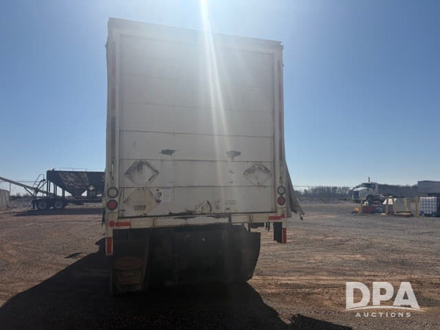 Image of Peterbilt 348 equipment image 4