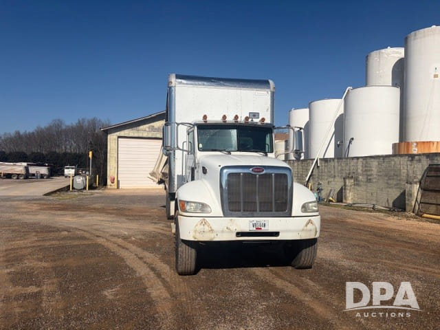 2012 Peterbilt 348 Equipment Image0