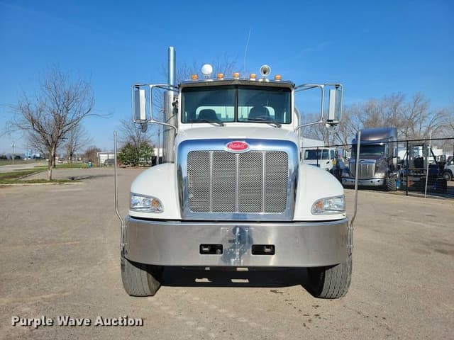 Image of Peterbilt 348 equipment image 1
