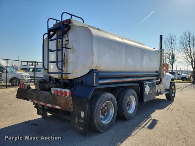 Image of Peterbilt 348 equipment image 4