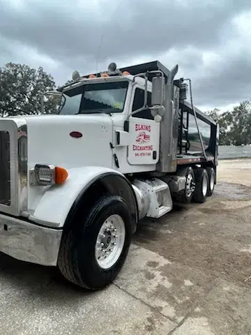 Image of Peterbilt 365 equipment image 4