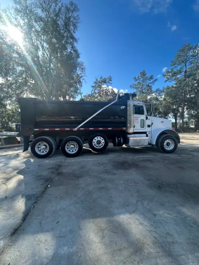 Image of Peterbilt 365 equipment image 1