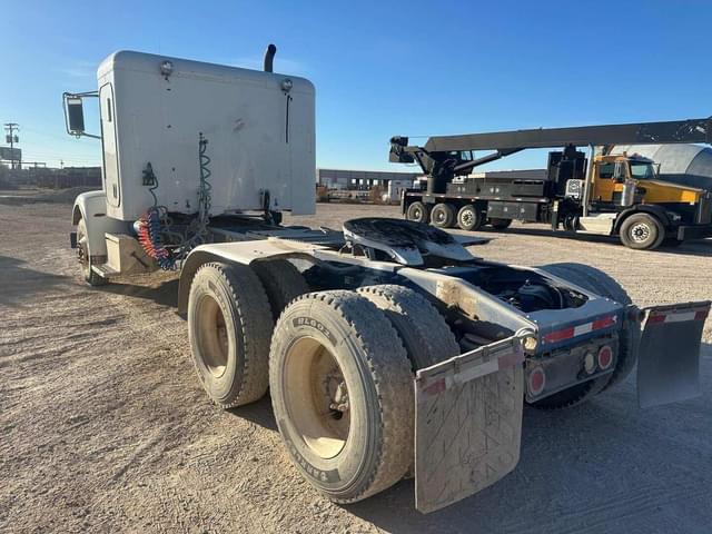 Image of Peterbilt 365 equipment image 4