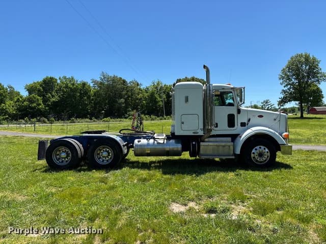 Image of Peterbilt 365 equipment image 3