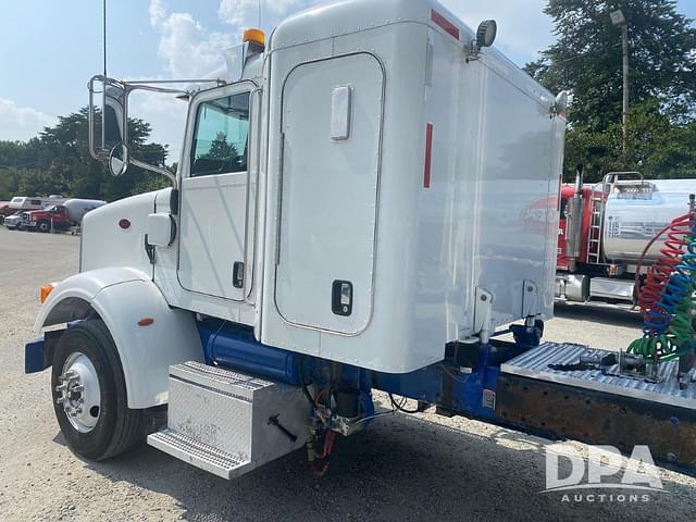 Image of Peterbilt 365 equipment image 4