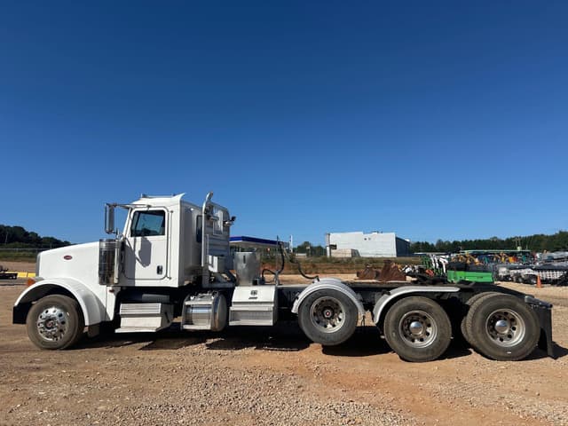 Image of Peterbilt 367 equipment image 2