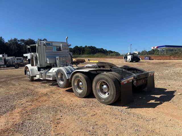 Image of Peterbilt 367 equipment image 4