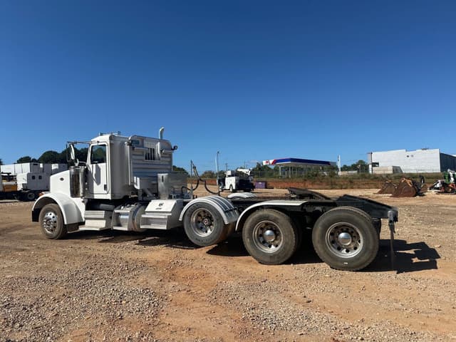Image of Peterbilt 367 equipment image 3