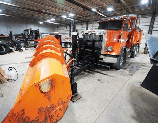 Image of Peterbilt 367 equipment image 1