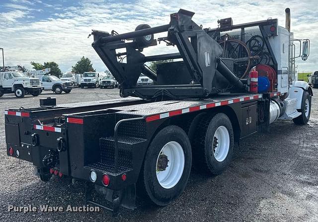 Image of Peterbilt 367 equipment image 4