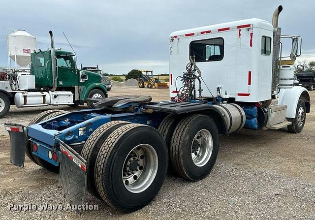 Image of Peterbilt 367 equipment image 4