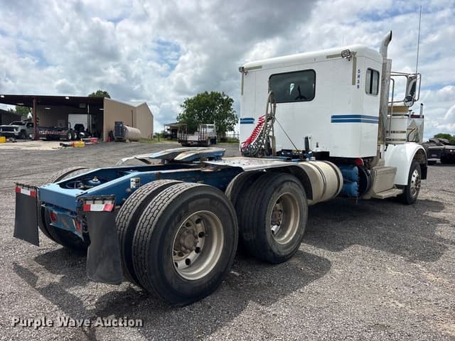 Image of Peterbilt 367 equipment image 4