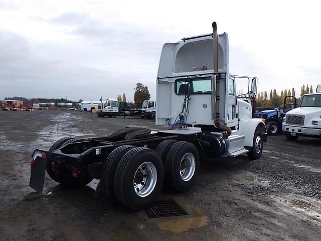 Image of Peterbilt 367 equipment image 3