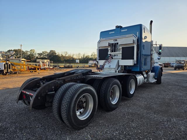 Image of Peterbilt 367 equipment image 4