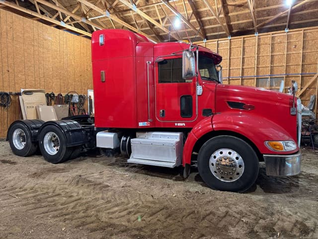 Image of Peterbilt 384 equipment image 2