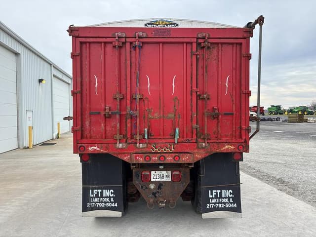 Image of Peterbilt 384 equipment image 4