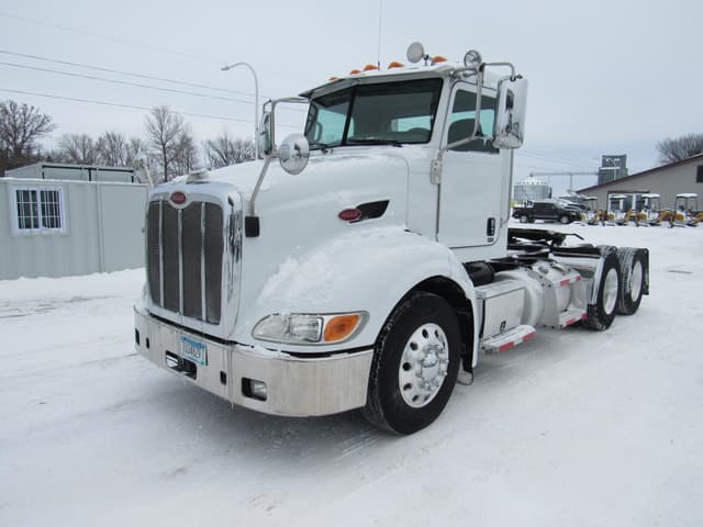 Image of Peterbilt 384 equipment image 1
