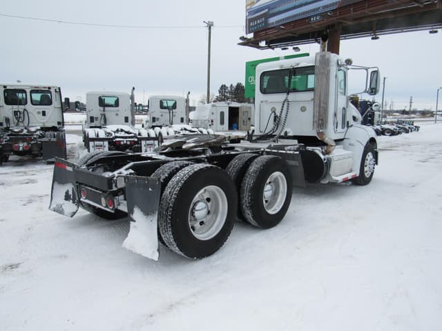 Image of Peterbilt 384 equipment image 3