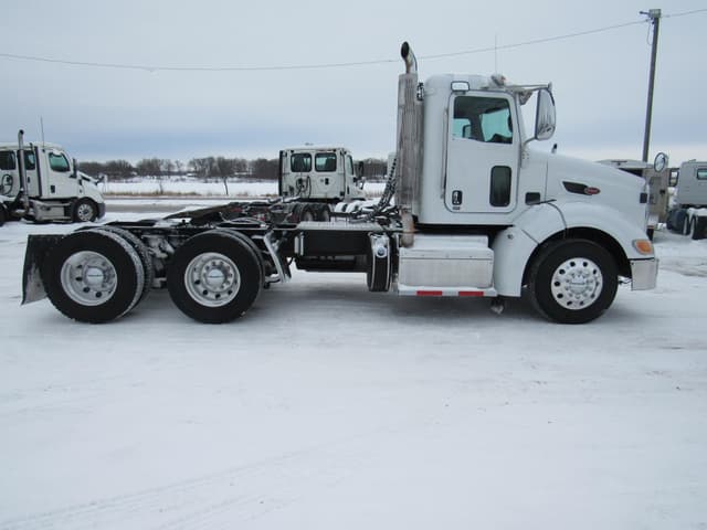 Image of Peterbilt 384 equipment image 4
