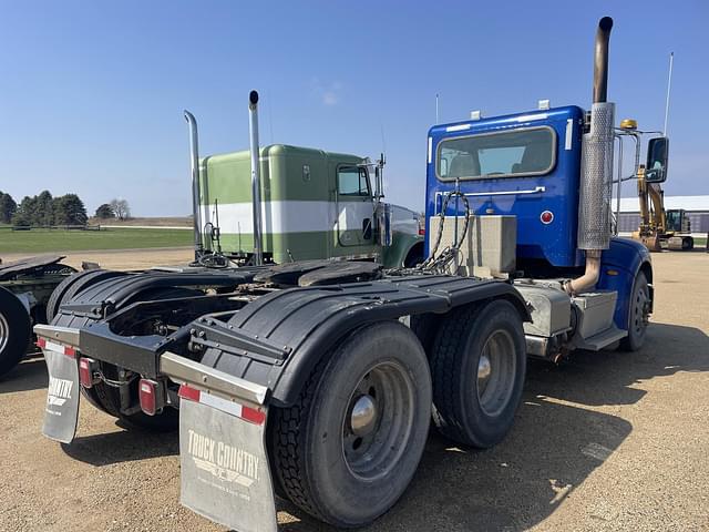Image of Peterbilt 384 equipment image 2