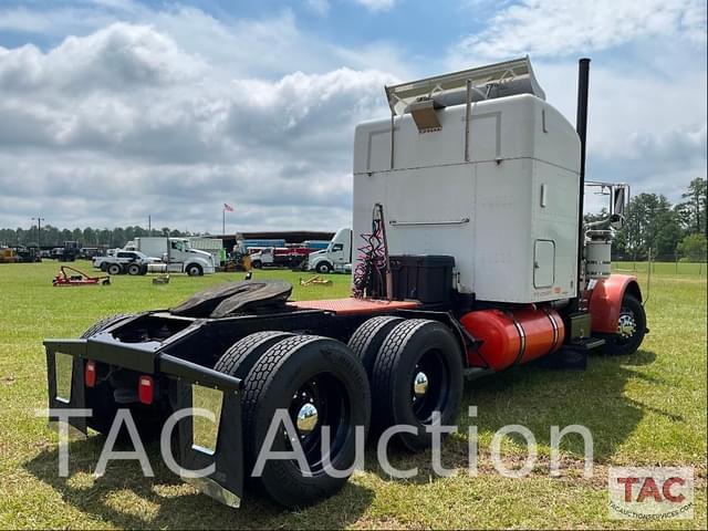 Image of Peterbilt 384 equipment image 4