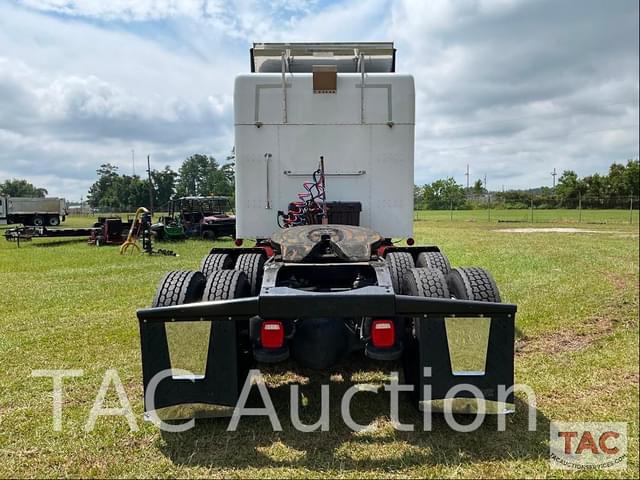 Image of Peterbilt 384 equipment image 3