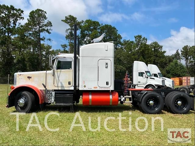 Image of Peterbilt 384 equipment image 1