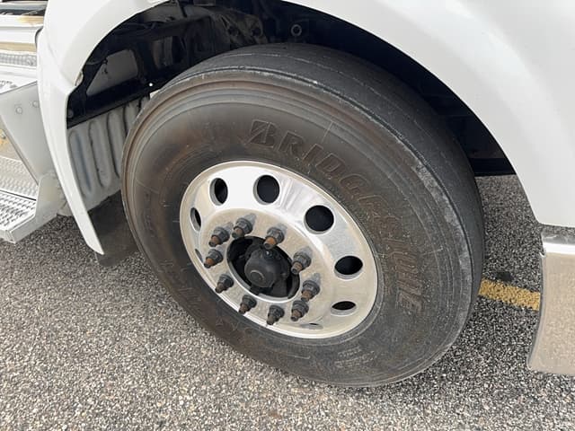 Image of Peterbilt 384 equipment image 3