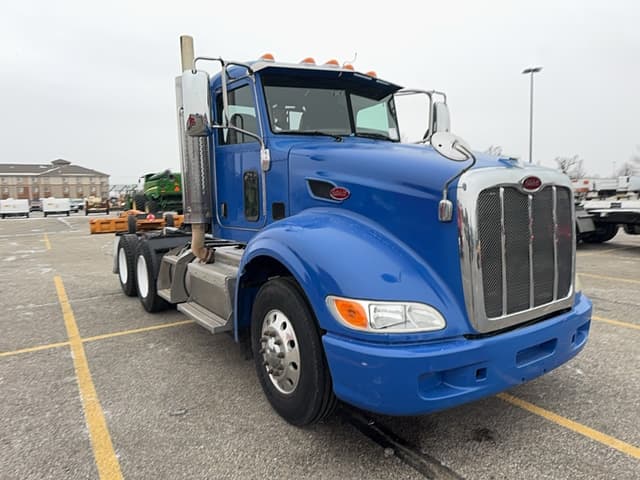 Image of Peterbilt 384 equipment image 2
