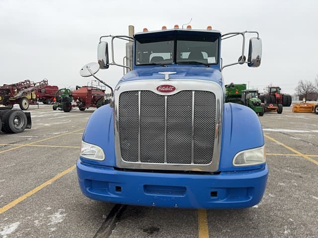 Image of Peterbilt 384 equipment image 1