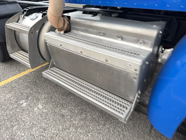 Image of Peterbilt 384 equipment image 3